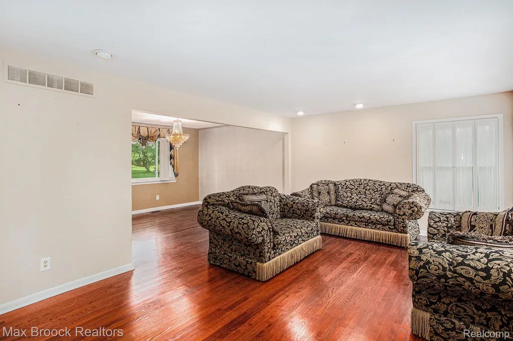 5622 Powder Horn Drive West Bloomfield Charter Township MI 48322