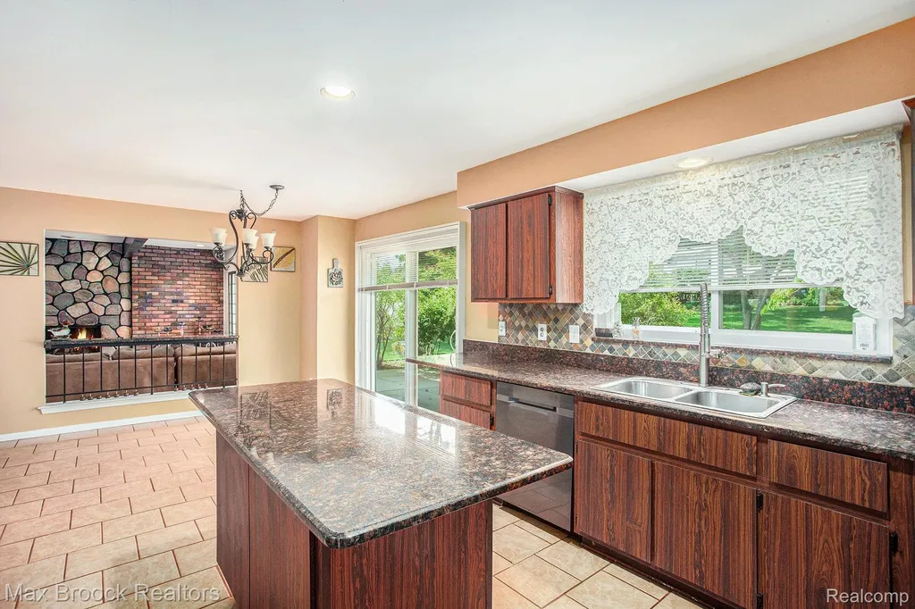 5622 Powder Horn Drive West Bloomfield Charter Township MI 48322