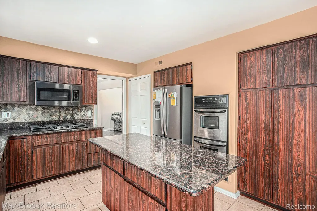 5622 Powder Horn Drive West Bloomfield Charter Township MI 48322