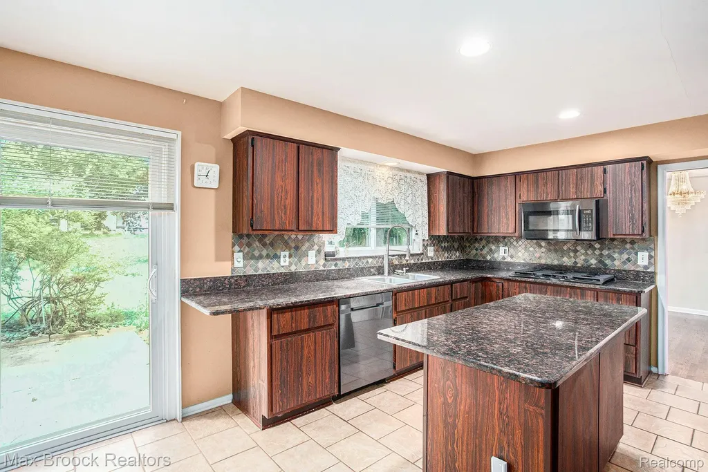 5622 Powder Horn Drive West Bloomfield Charter Township MI 48322