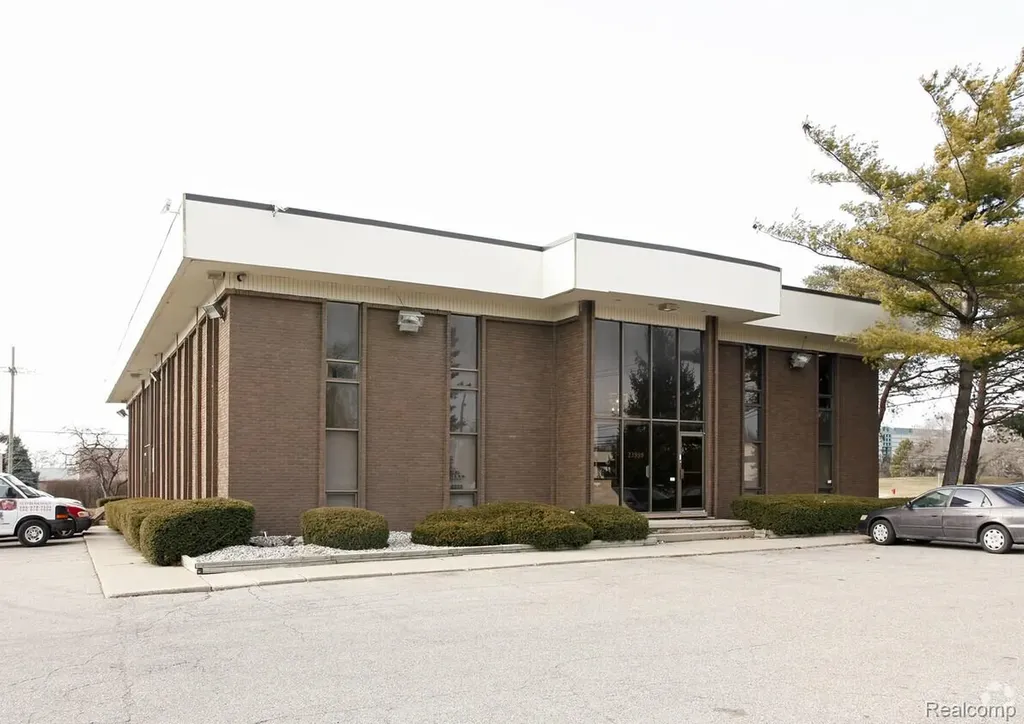 23999 W 10 Mile Road Southfield City MI 48033