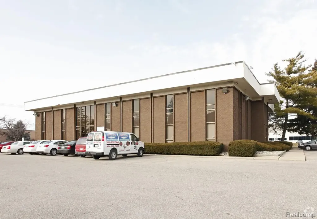 23999 W 10 Mile Road Southfield City MI 48033