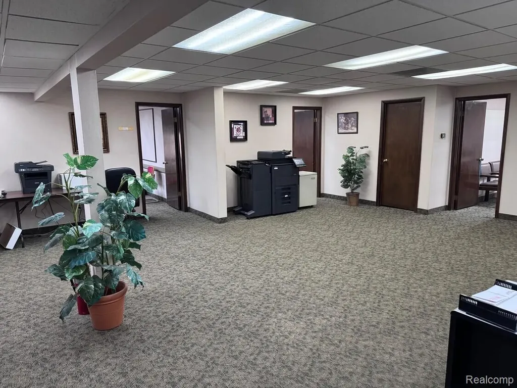 23999 W 10 Mile Road Southfield City MI 48033
