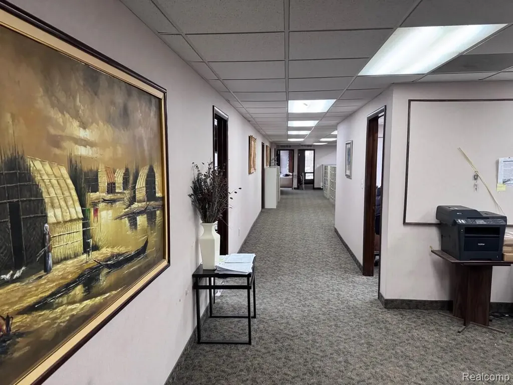 23999 W 10 Mile Road Southfield City MI 48033