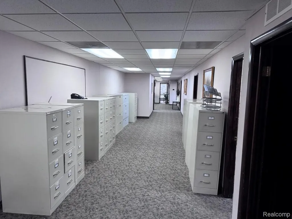 23999 W 10 Mile Road Southfield City MI 48033