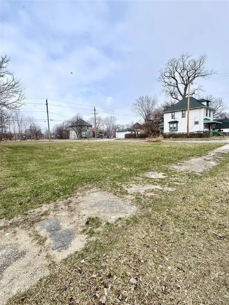3098 Parker Street Detroit City MI 48214