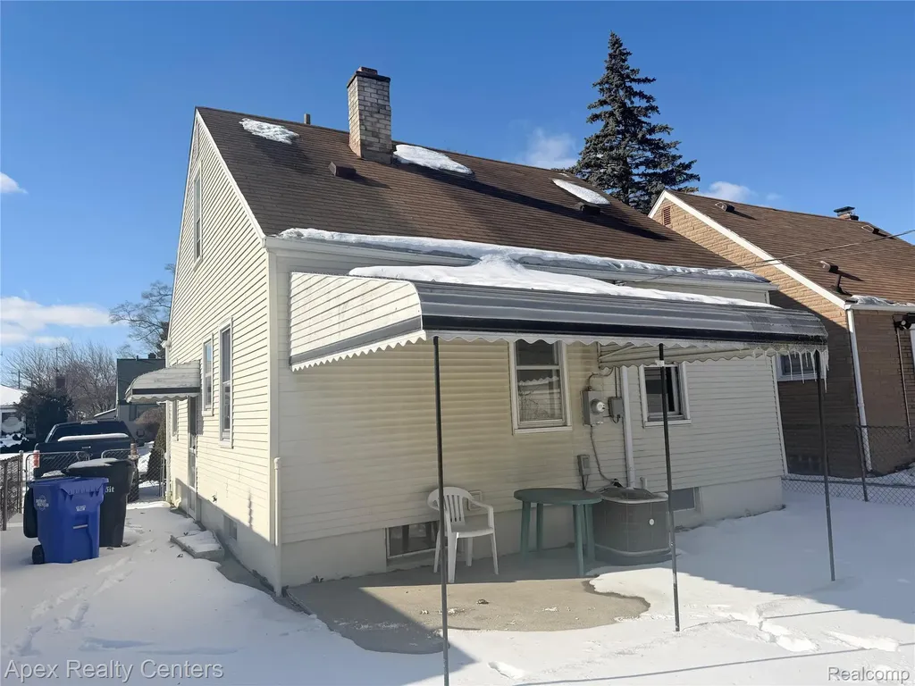 7232 Dolphin Detroit City MI 48239