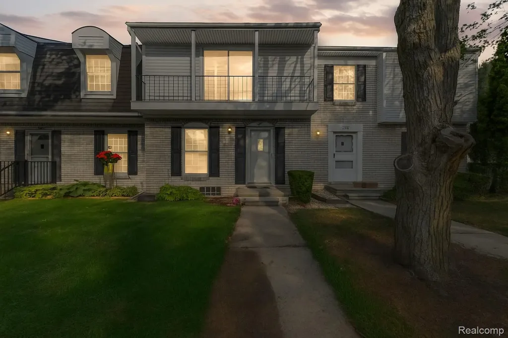 121 Stratford Lane Rochester Hills City MI 48309