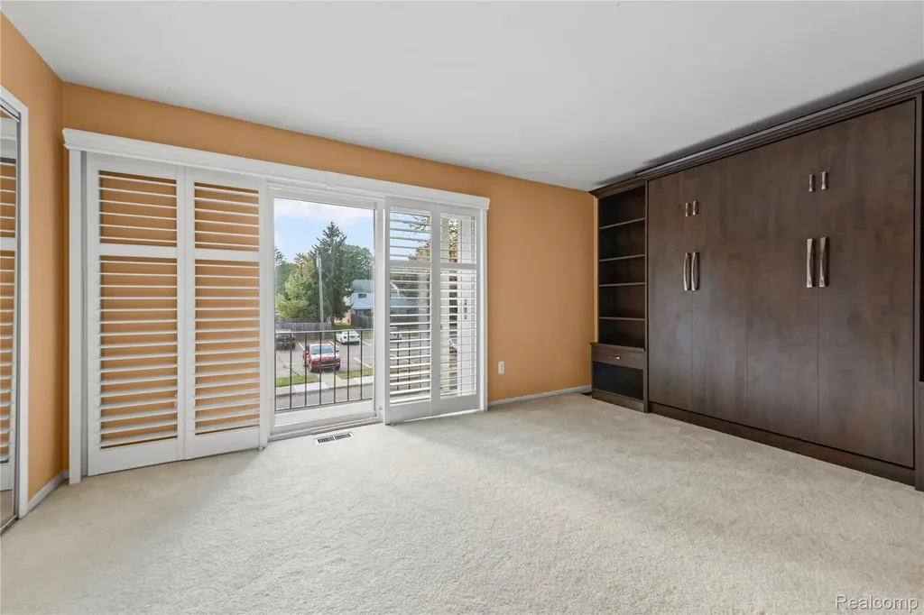 121 Stratford Lane Rochester Hills City MI 48309