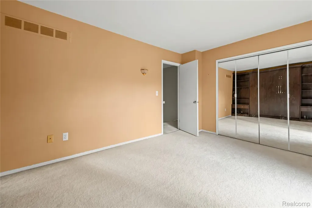 121 Stratford Lane Rochester Hills City MI 48309