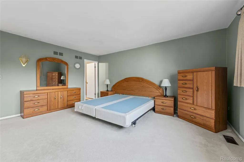 121 Stratford Lane Rochester Hills City MI 48309
