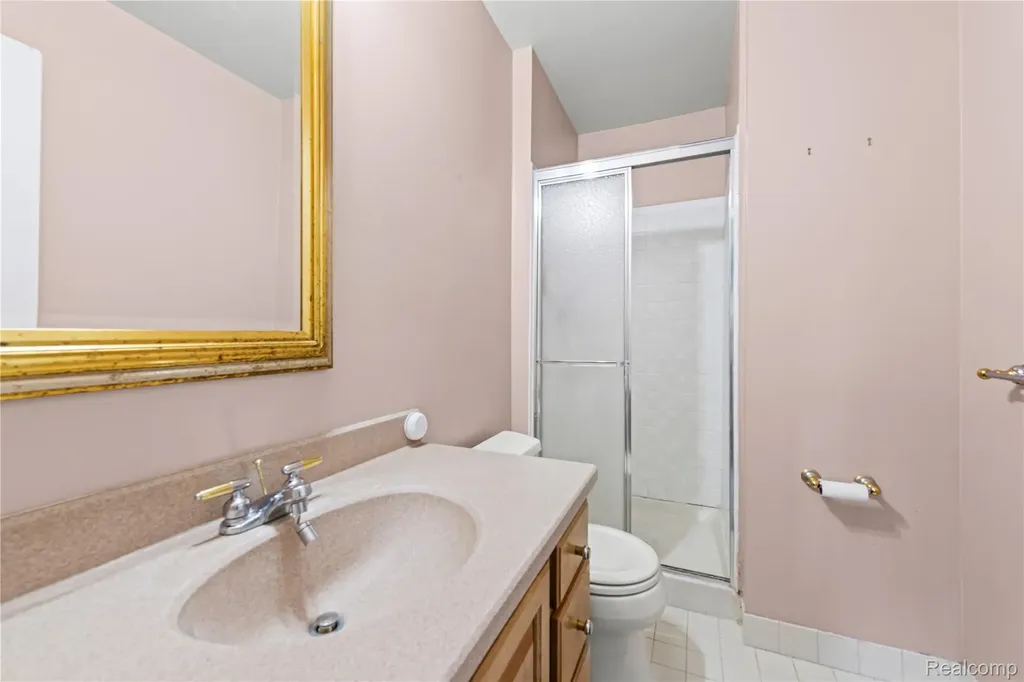121 Stratford Lane Rochester Hills City MI 48309