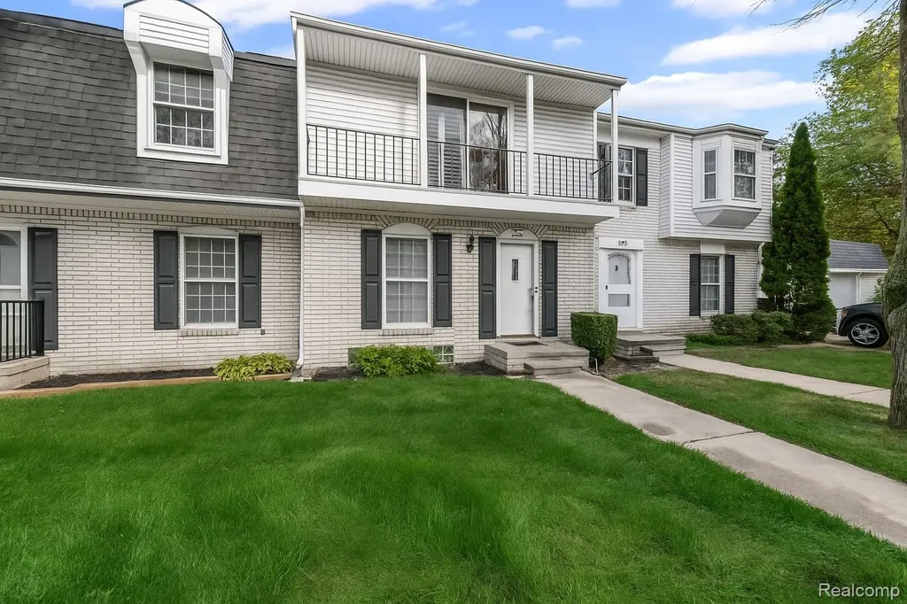 121 Stratford Lane Rochester Hills City MI 48309