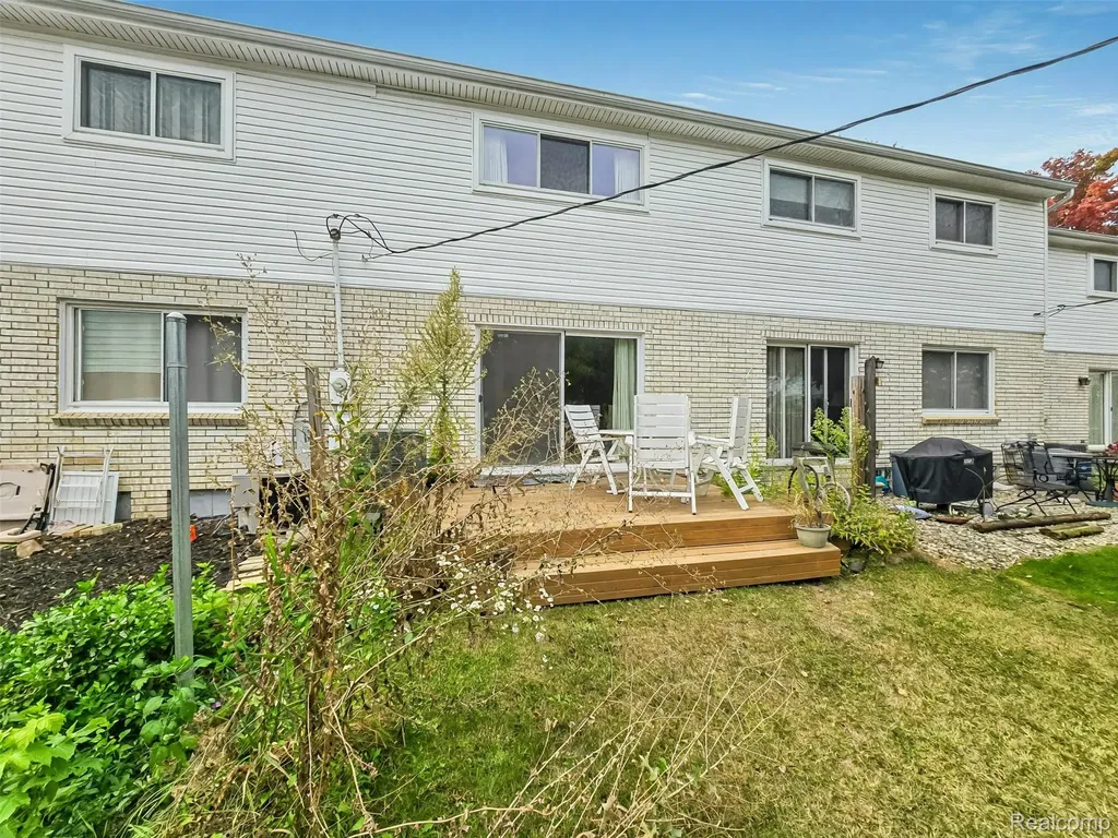 121 Stratford Lane Rochester Hills City MI 48309