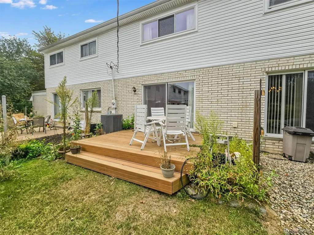 121 Stratford Lane Rochester Hills City MI 48309