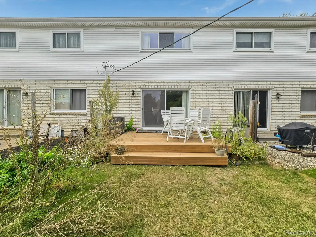 121 Stratford Lane Rochester Hills City MI 48309
