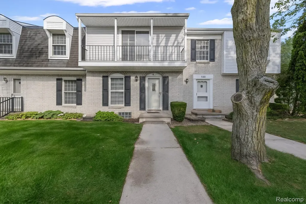 121 Stratford Lane Rochester Hills City MI 48309
