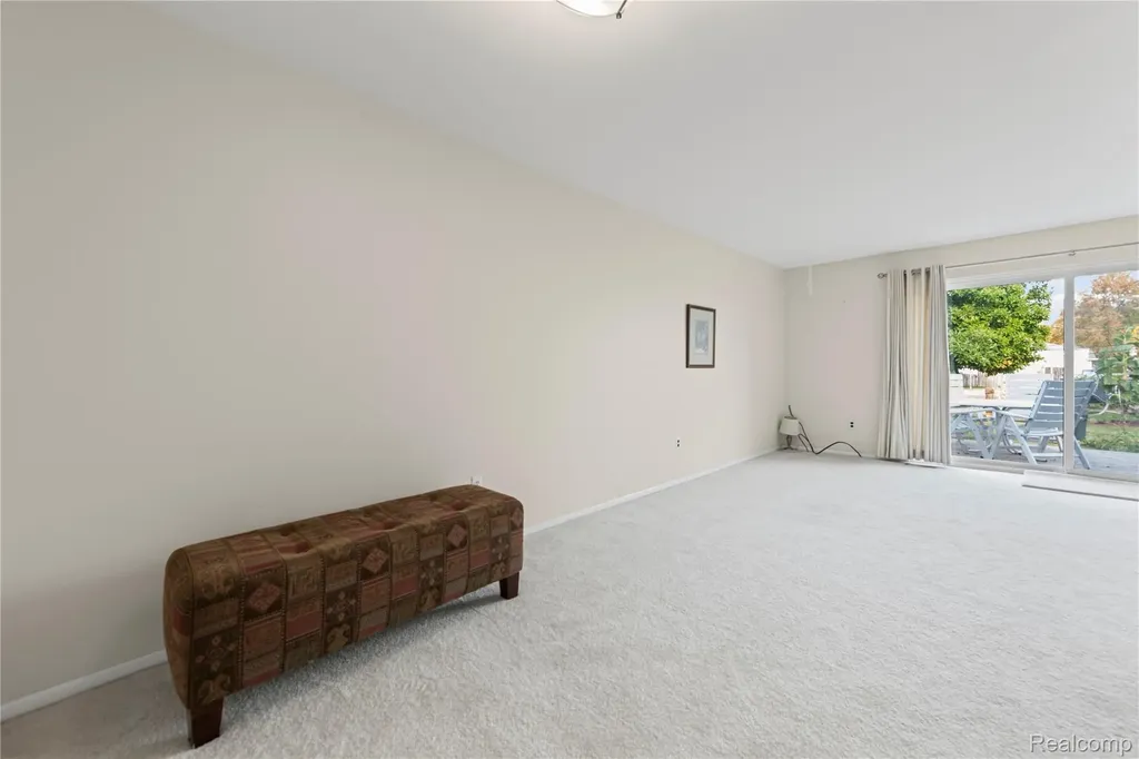 121 Stratford Lane Rochester Hills City MI 48309
