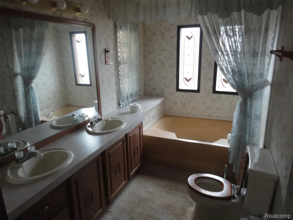 268 Highlands Bedford Township MI 48182