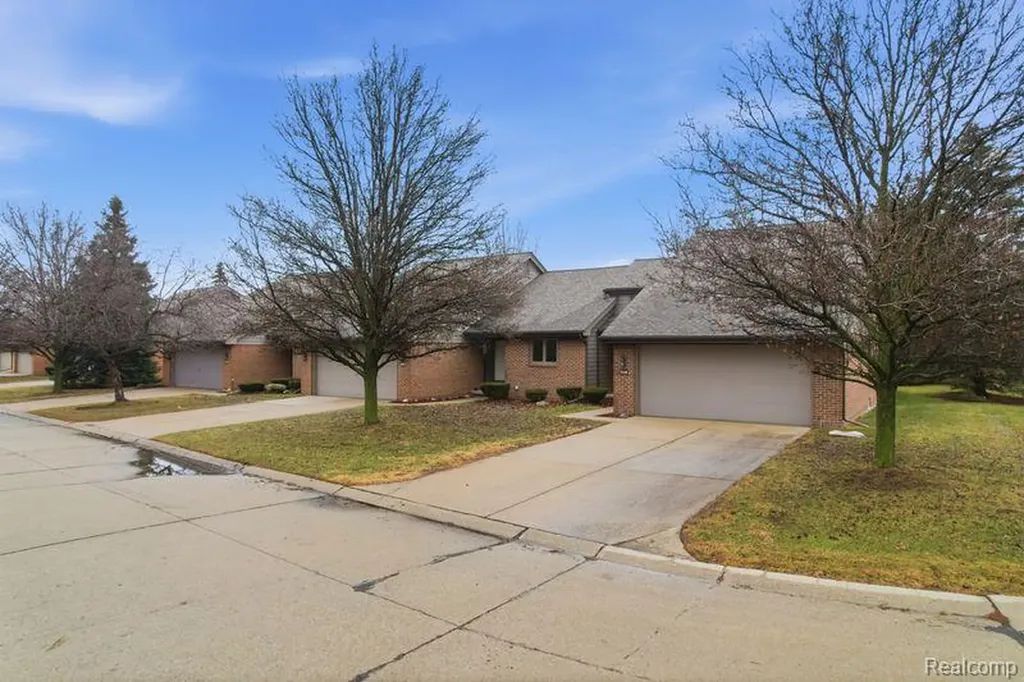 45530 Meadows Square Macomb Township MI 48044