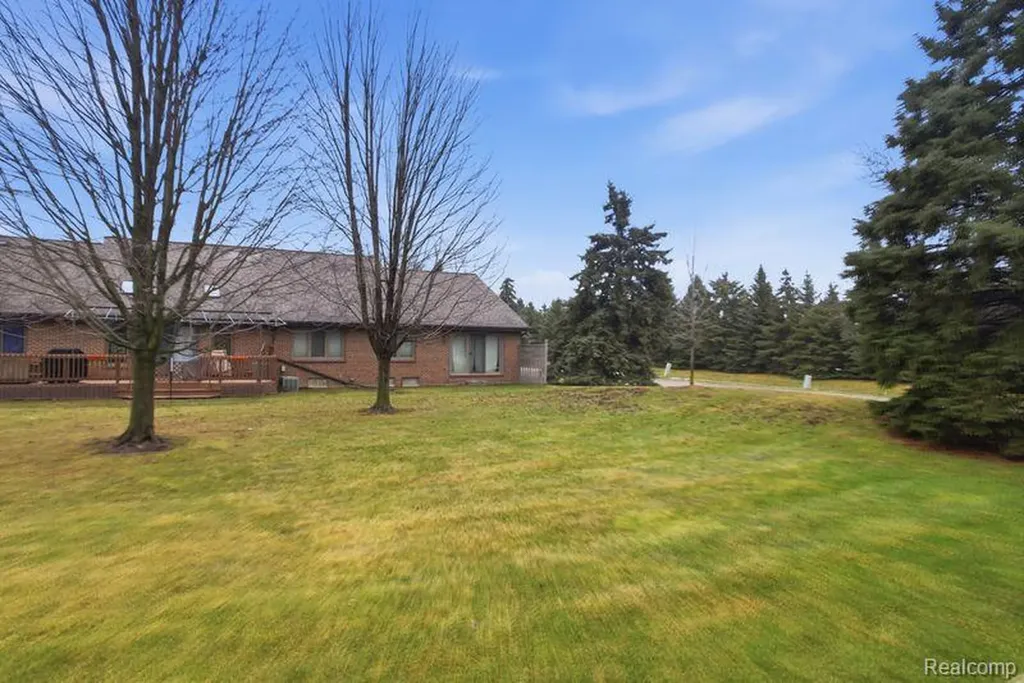 45530 Meadows Square Macomb Township MI 48044