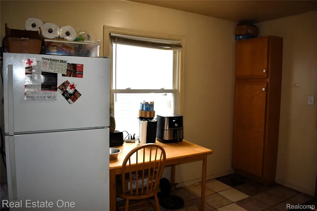 11319 Sherman Avenue Warren City MI 48089