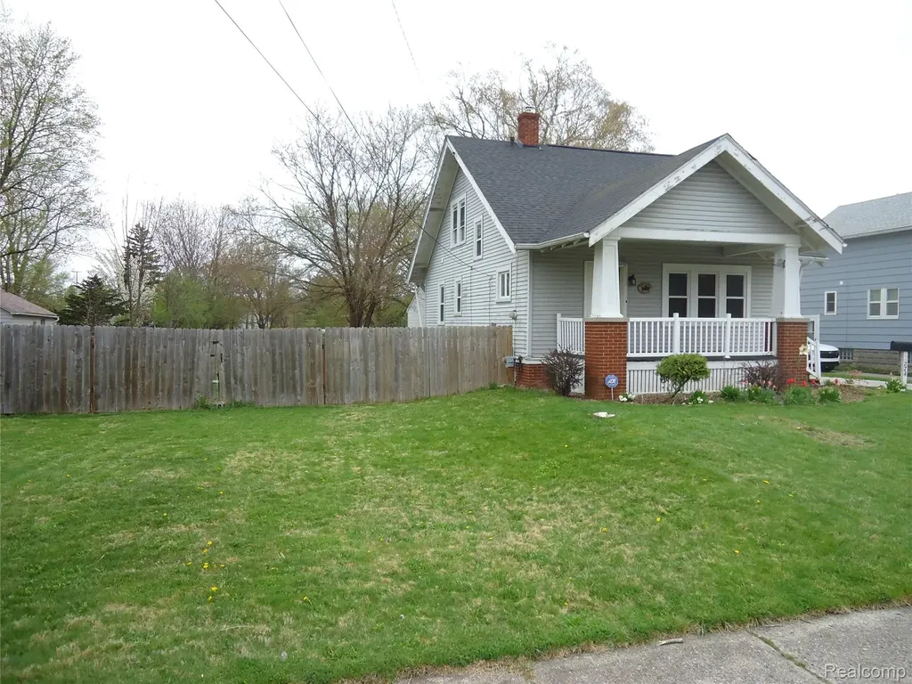 2274 N Carolina Street Saginaw City MI 48602