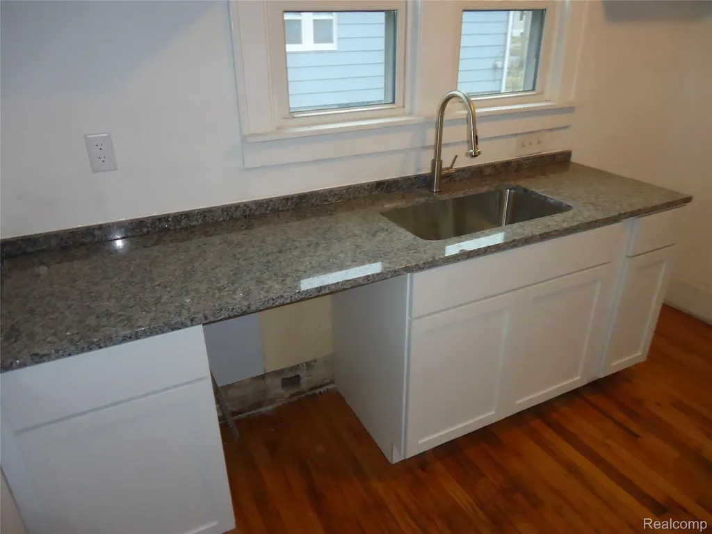 2274 N Carolina Street Saginaw City MI 48602