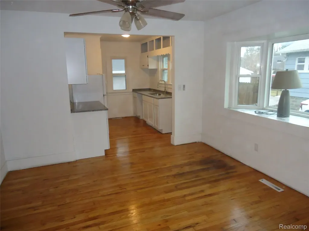 2274 N Carolina Street Saginaw City MI 48602