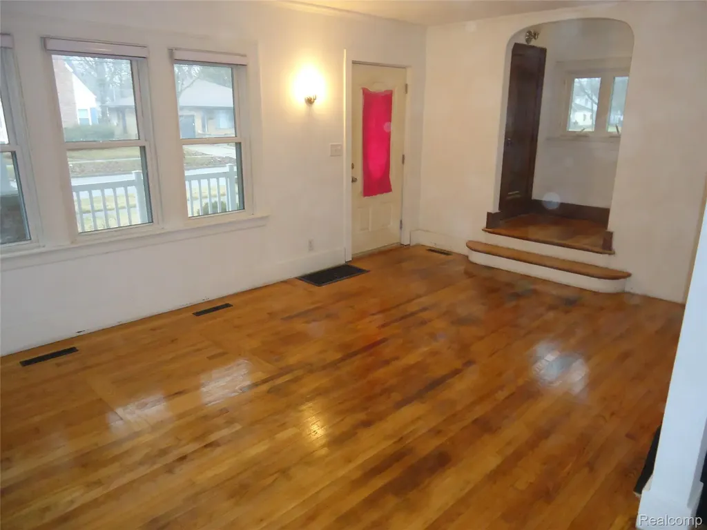 2274 N Carolina Street Saginaw City MI 48602