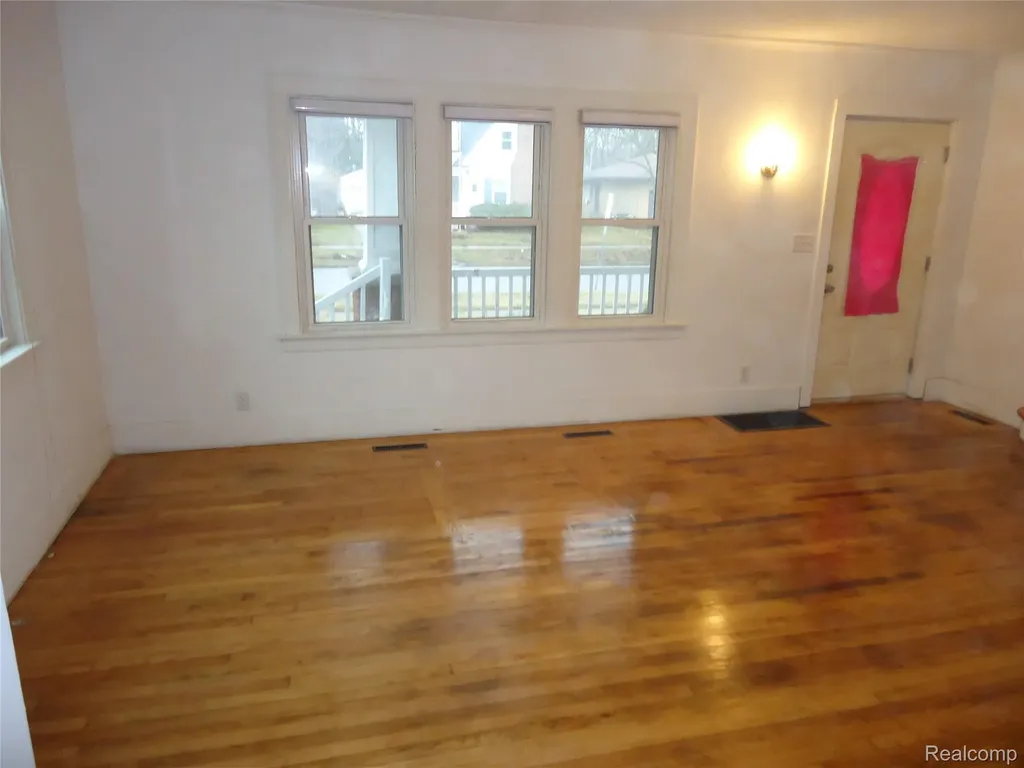 2274 N Carolina Street Saginaw City MI 48602