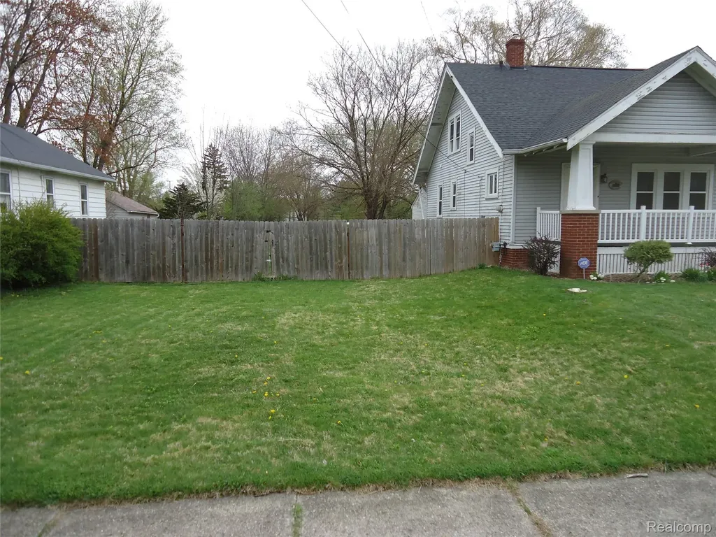 2274 N Carolina Street Saginaw City MI 48602