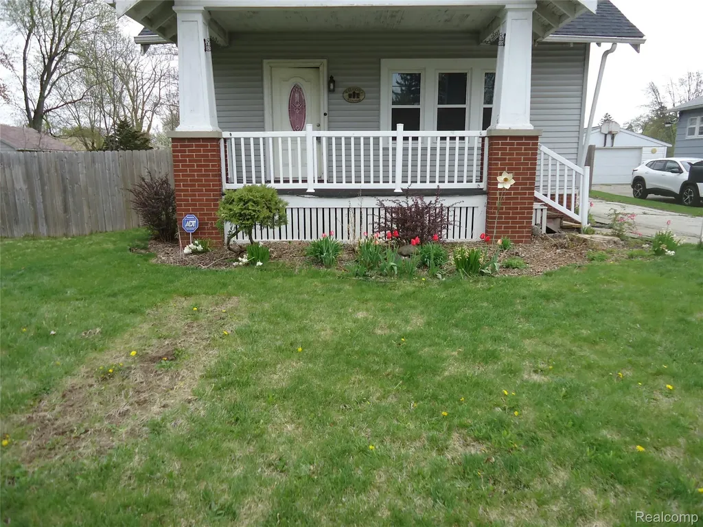 2274 N Carolina Street Saginaw City MI 48602