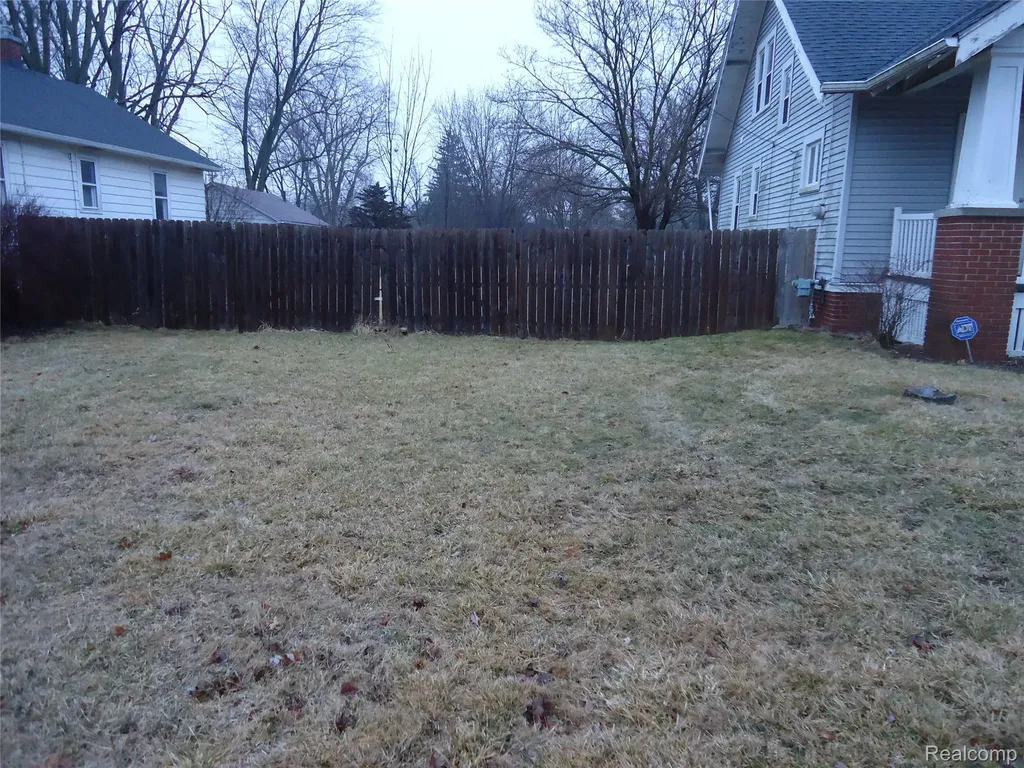 2274 N Carolina Street Saginaw City MI 48602