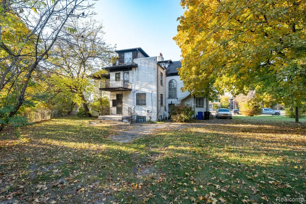 1135 Chicago Boulevard Detroit City MI 48202