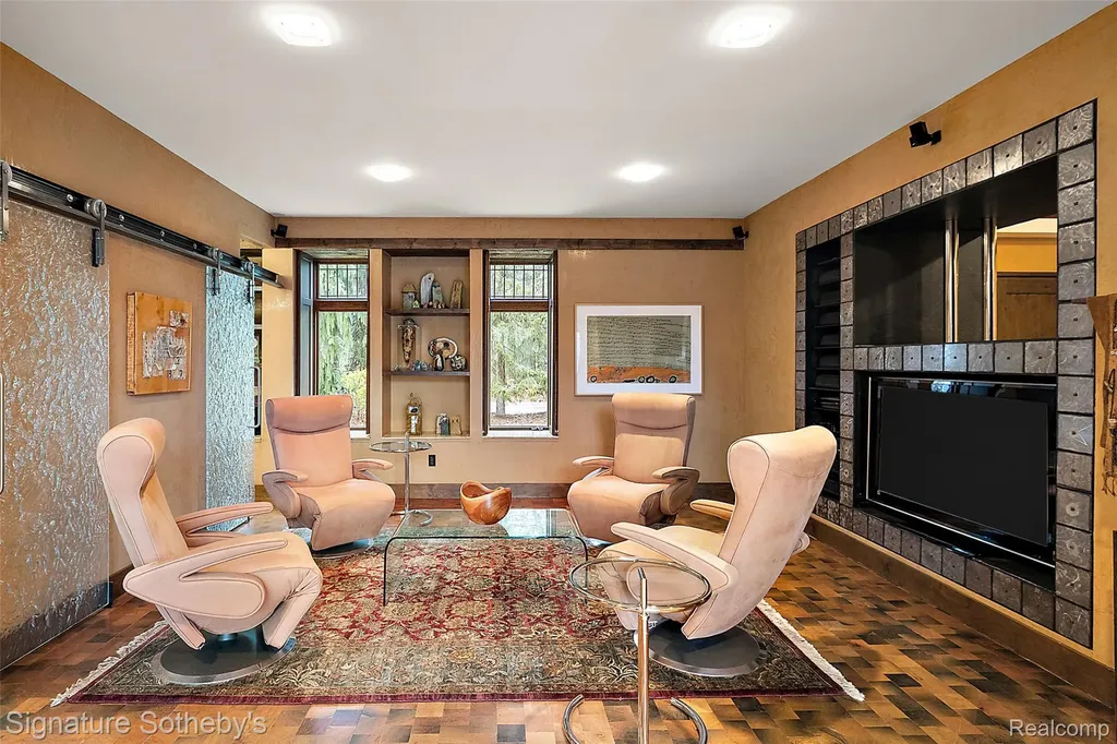 7357 Lindenmere Drive Bloomfield Charter Township MI 48301