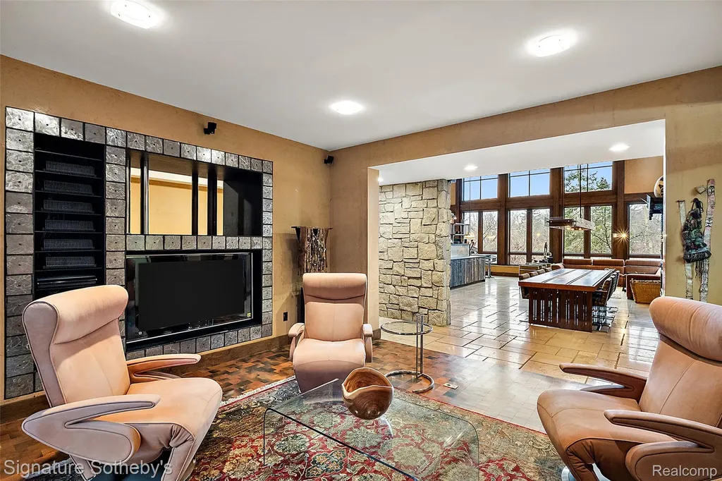 7357 Lindenmere Drive Bloomfield Charter Township MI 48301