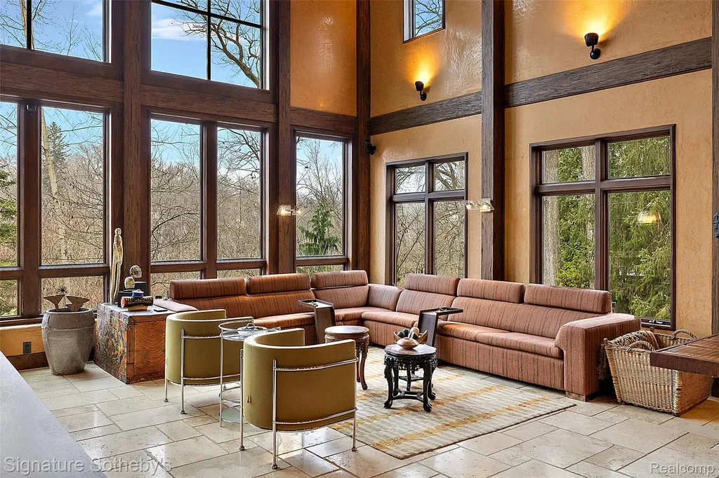 7357 Lindenmere Drive Bloomfield Charter Township MI 48301