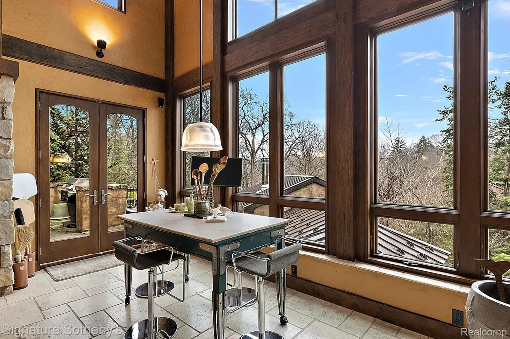 7357 Lindenmere Drive Bloomfield Charter Township MI 48301