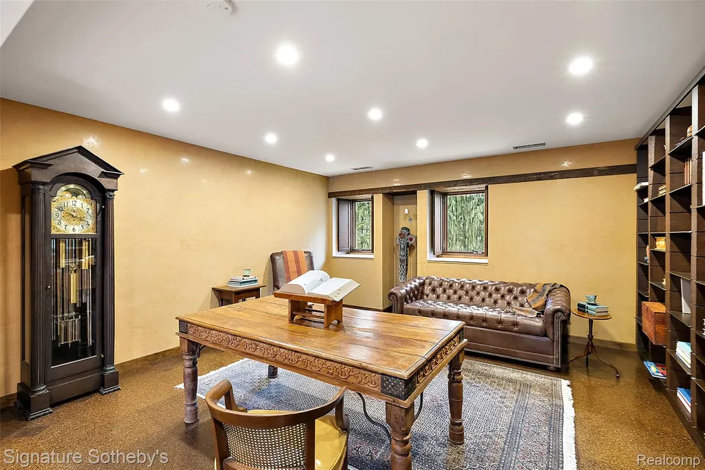 7357 Lindenmere Drive Bloomfield Charter Township MI 48301