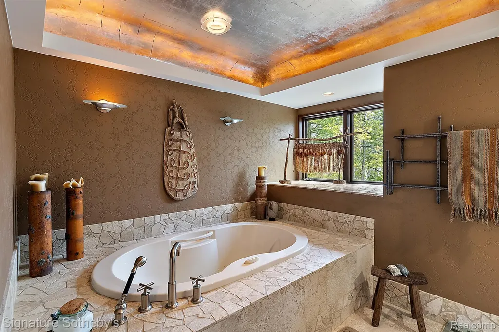7357 Lindenmere Drive Bloomfield Charter Township MI 48301
