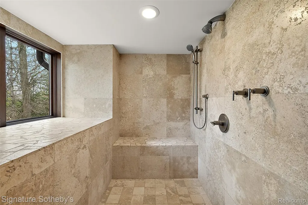 7357 Lindenmere Drive Bloomfield Charter Township MI 48301