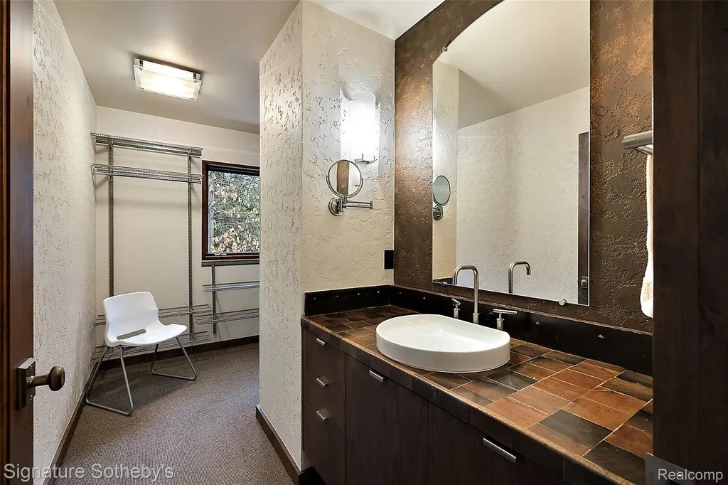 7357 Lindenmere Drive Bloomfield Charter Township MI 48301