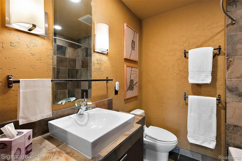 7357 Lindenmere Drive Bloomfield Charter Township MI 48301