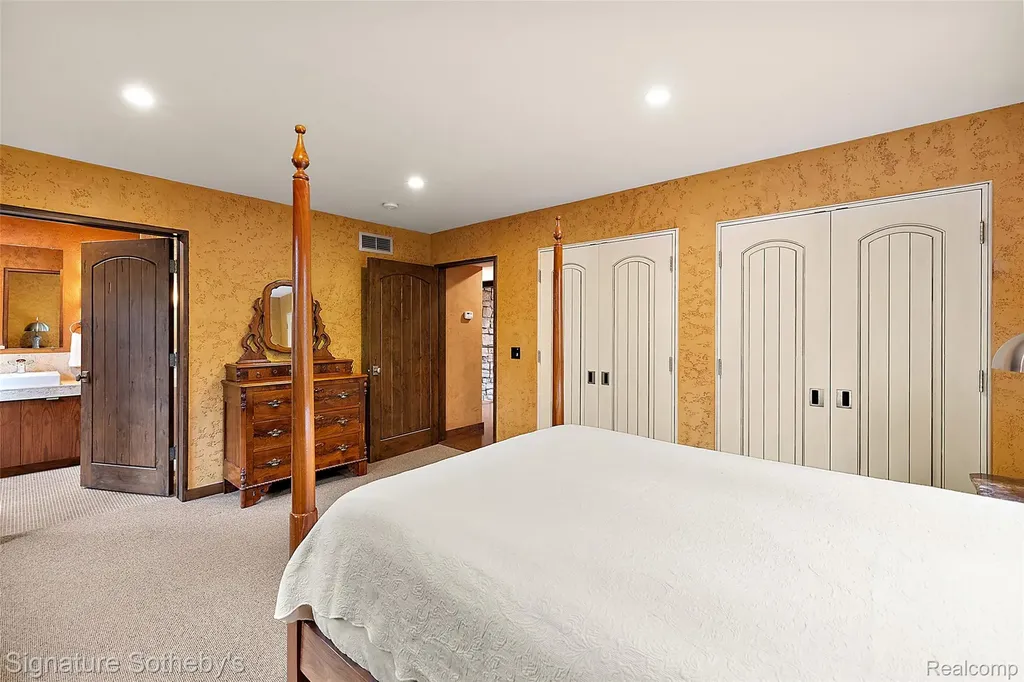 7357 Lindenmere Drive Bloomfield Charter Township MI 48301
