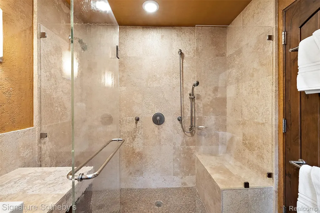 7357 Lindenmere Drive Bloomfield Charter Township MI 48301