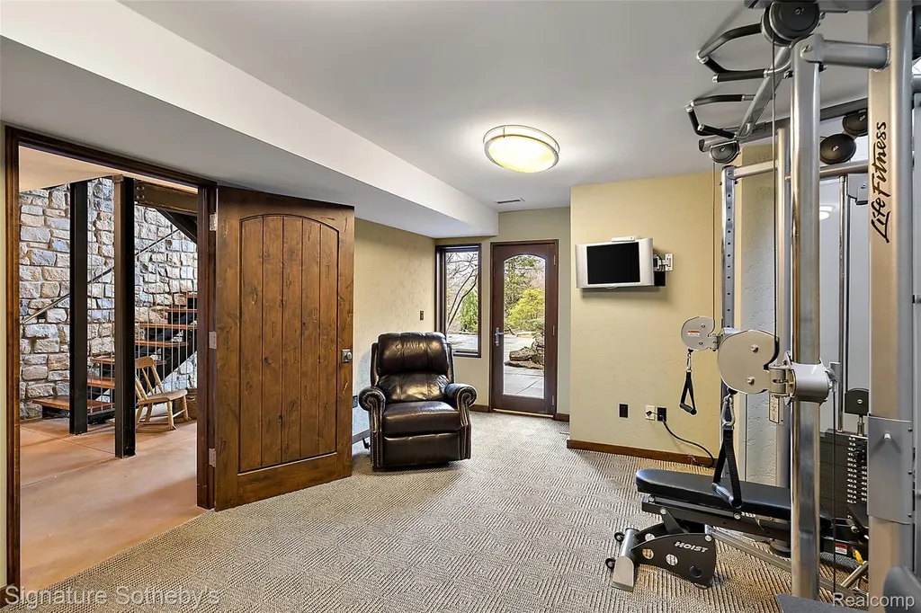 7357 Lindenmere Drive Bloomfield Charter Township MI 48301