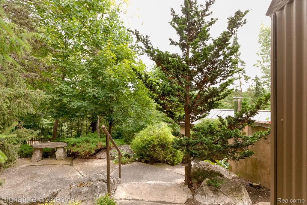 7357 Lindenmere Drive Bloomfield Charter Township MI 48301