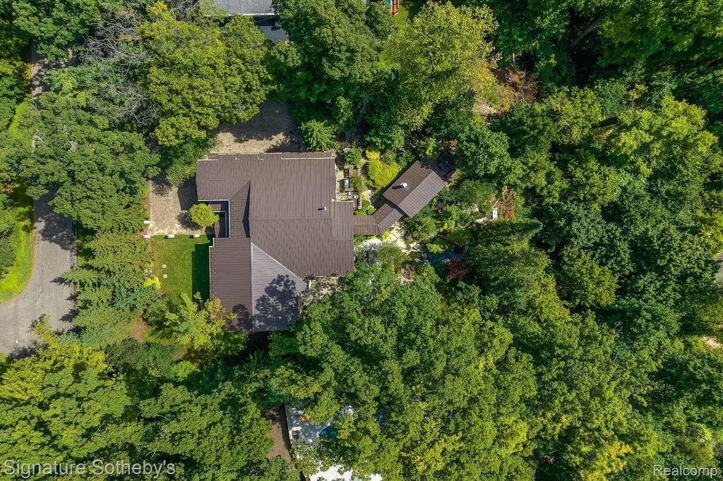 7357 Lindenmere Drive Bloomfield Charter Township MI 48301