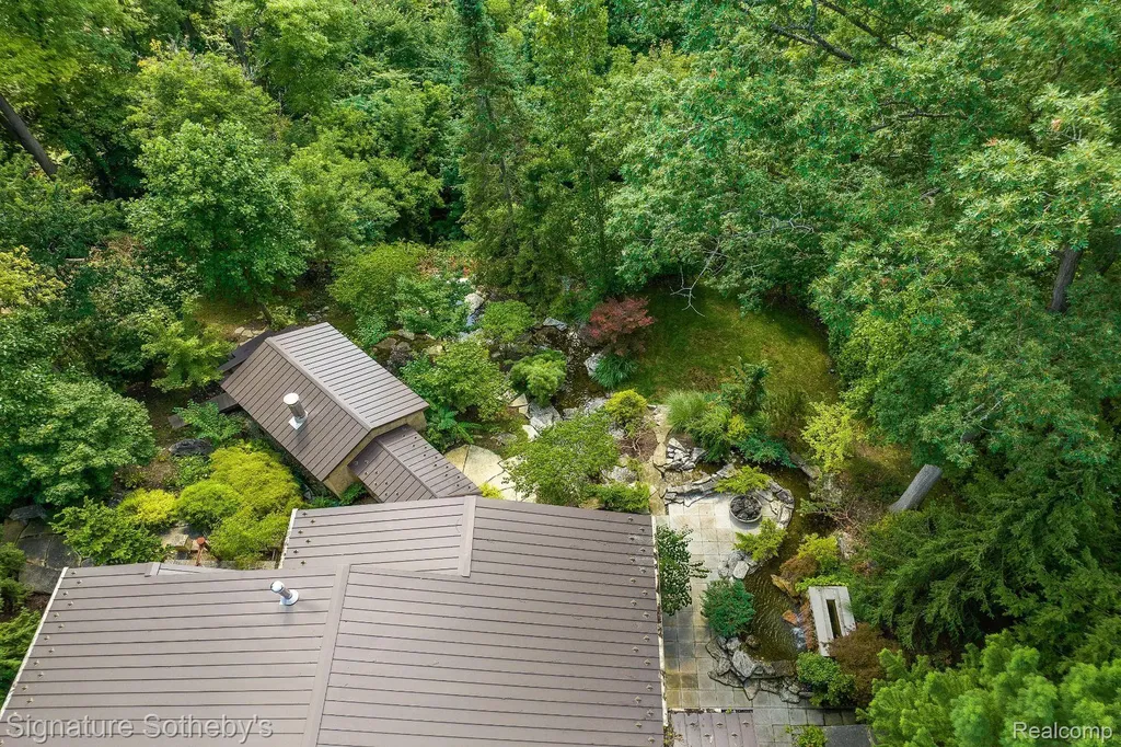7357 Lindenmere Drive Bloomfield Charter Township MI 48301